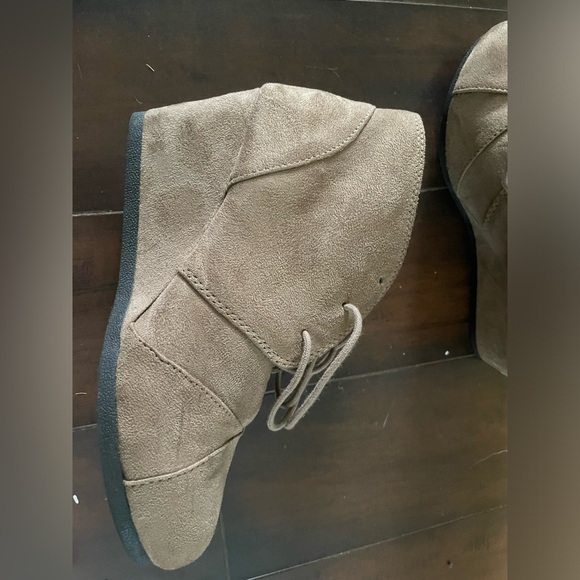 wedge booties. suade material - Picture 4 of 6